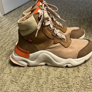 Sorel sneaker boot
